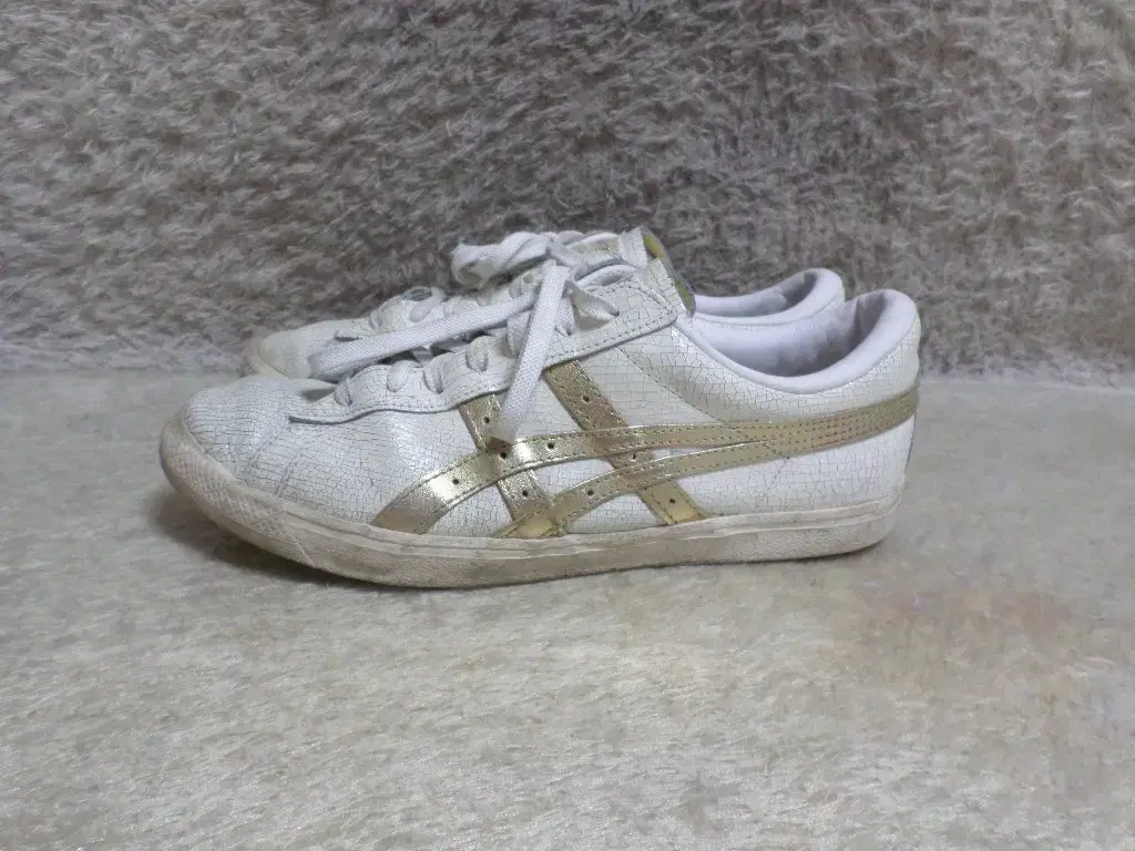 Betty Boop Guess 265 Onitsuka Tiger Fabre White Gold Sneakers Used Shoes