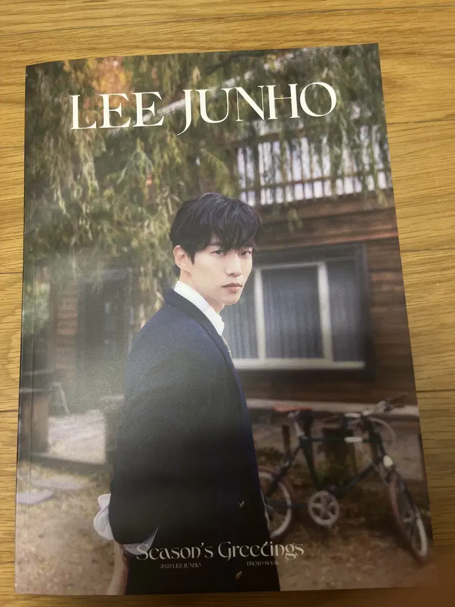 Lee Junho 2023 season's greetings Photobooks