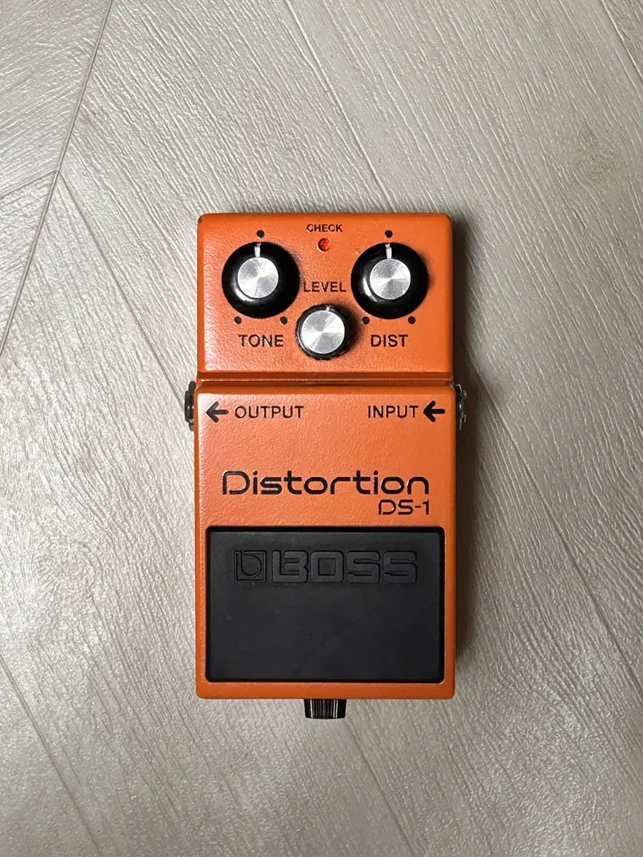 Boss Distortion DS-1