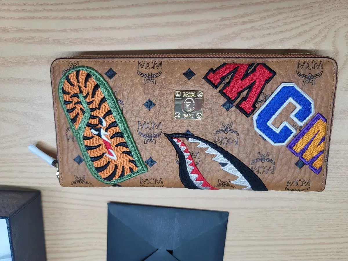 MCM BAPE 장지갑