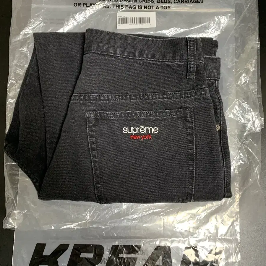 슈프림 배기진 블랙 32size 24ss