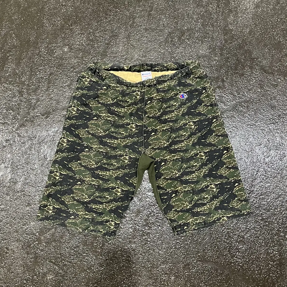 Champion Sweatshorts (~32)