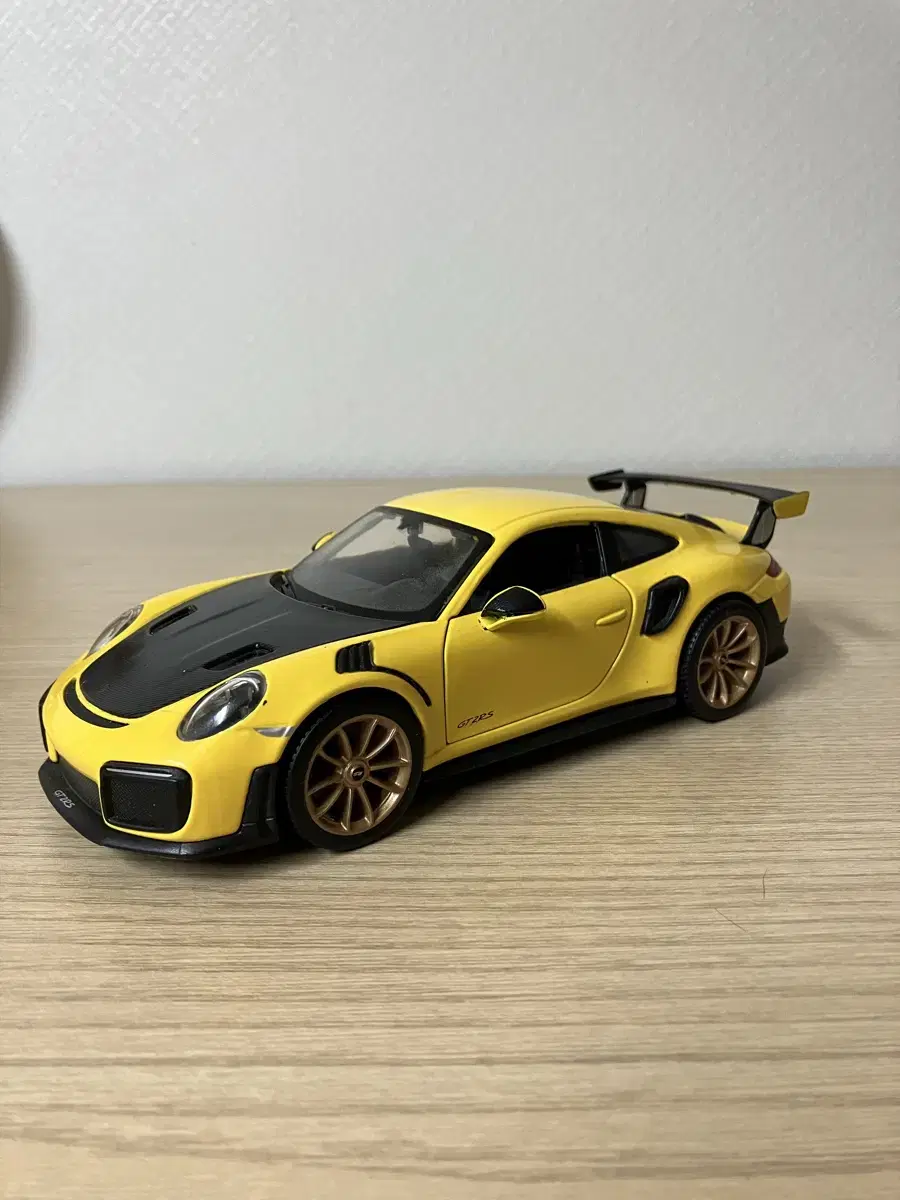 Porsche GT2RS Maisto Diecast 1:24