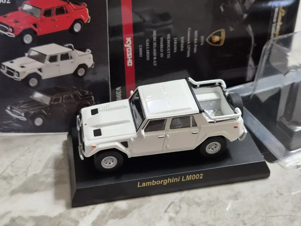 1/64 Kyosho Lamborghini LM002 White