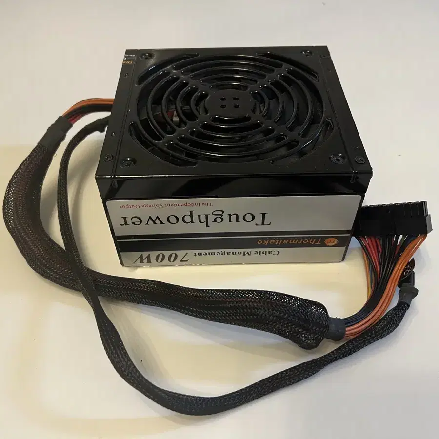 써멀테이크(Thermaltake) 터프파워(Toughpower) 700W