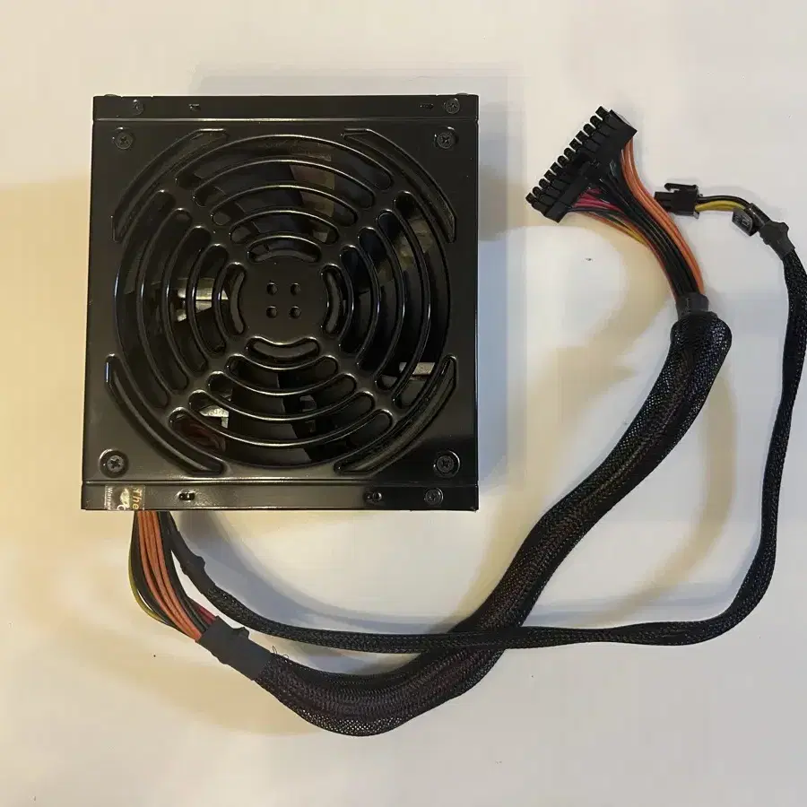 써멀테이크(Thermaltake) 터프파워(Toughpower) 700W