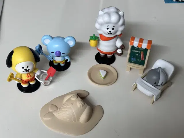 BT21 피규어 치미, 알제이, 코야