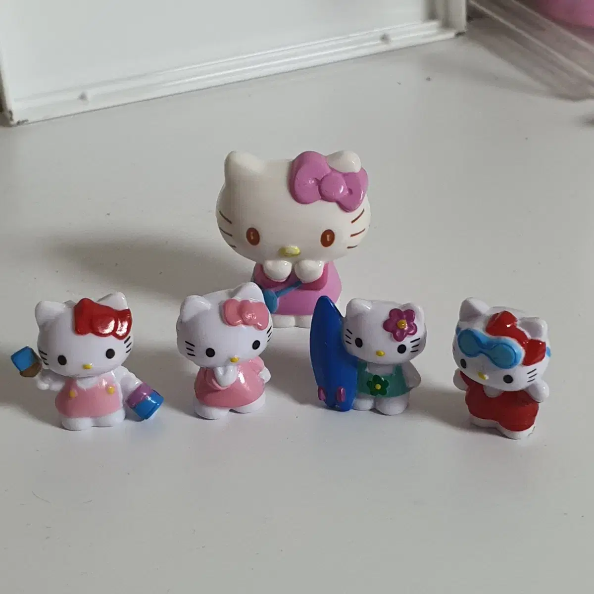 Hello Kitty Surprise Egg Figure