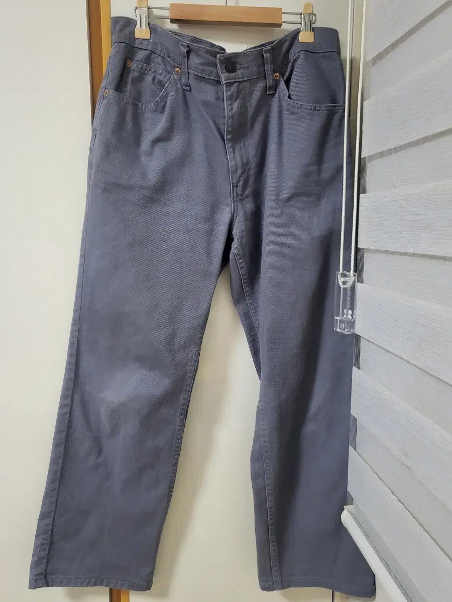 [LEVIS] Levi's pants for sale