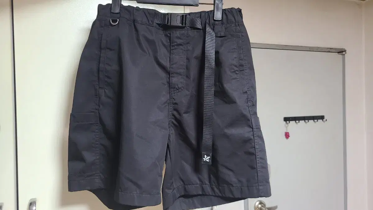 [Lamorin] Side Split Nylon Shorts Black