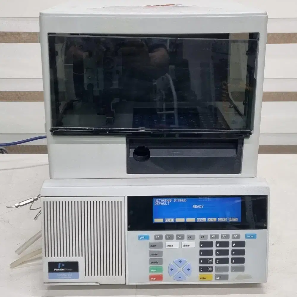 Perkin Elmer Series 200 HPLC.