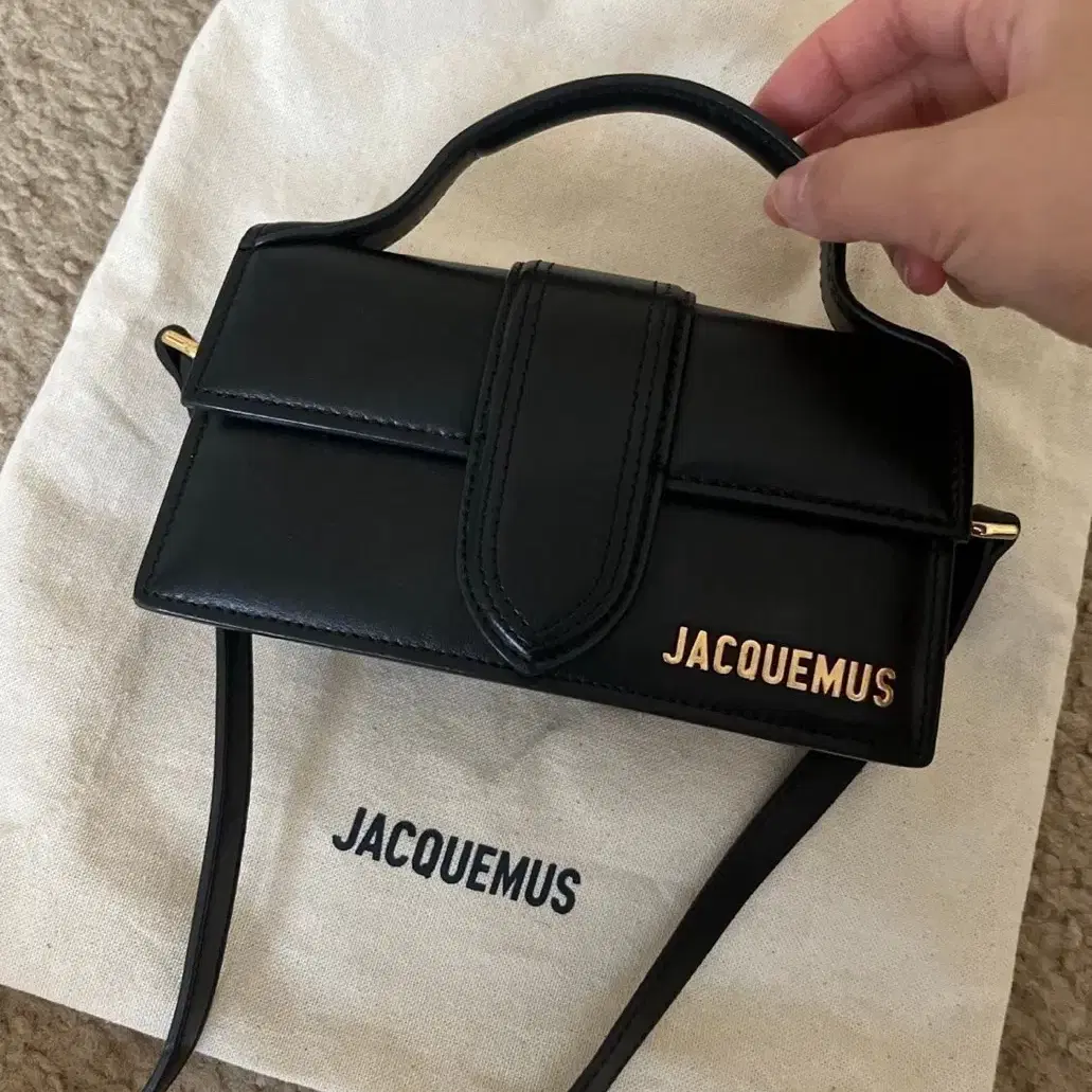 자크뮈스 Jacquemus 르밤비노 미디움 레더백