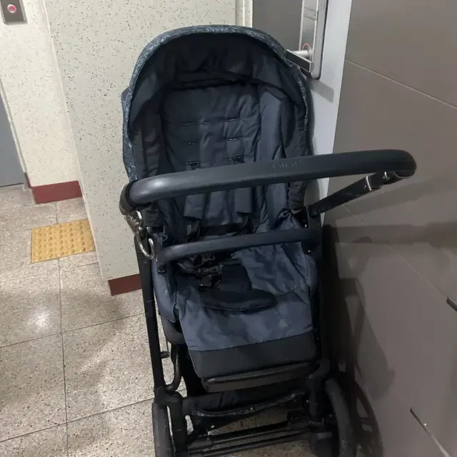 디올유모차 DIOR KINDERWAGEN