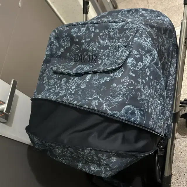 디올유모차 DIOR KINDERWAGEN