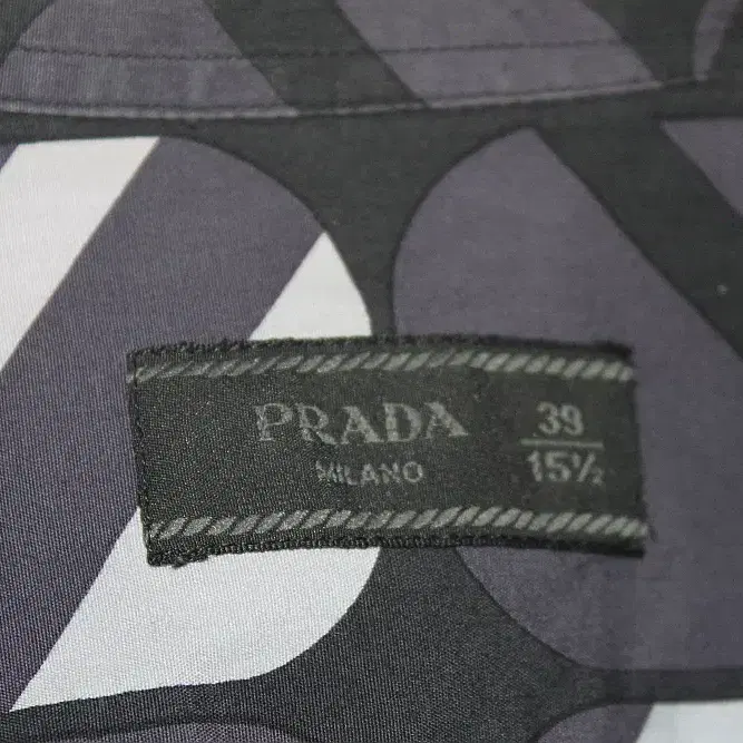 PRADA 프라다 39 15 1/2(우리95)