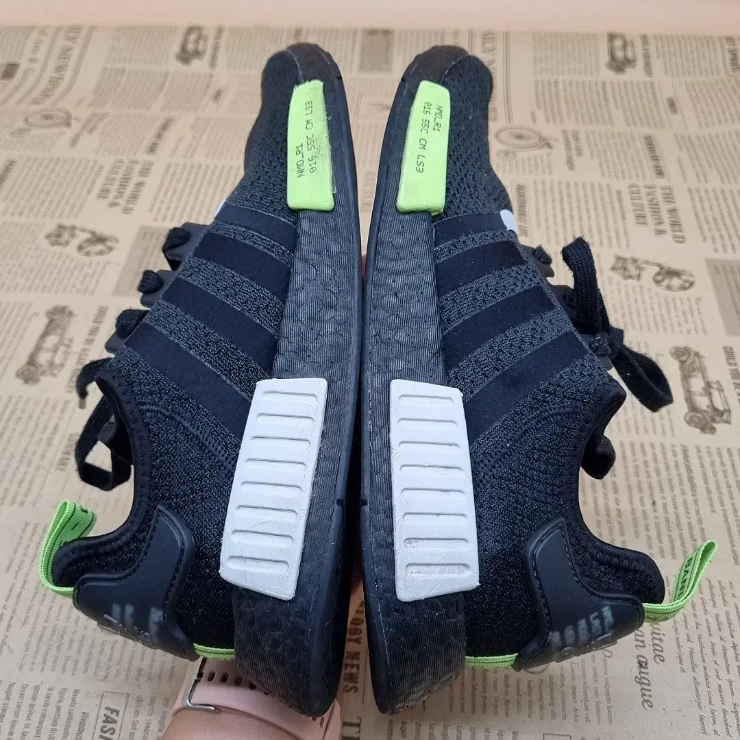 아디다스 nmd r1 남성운동화260