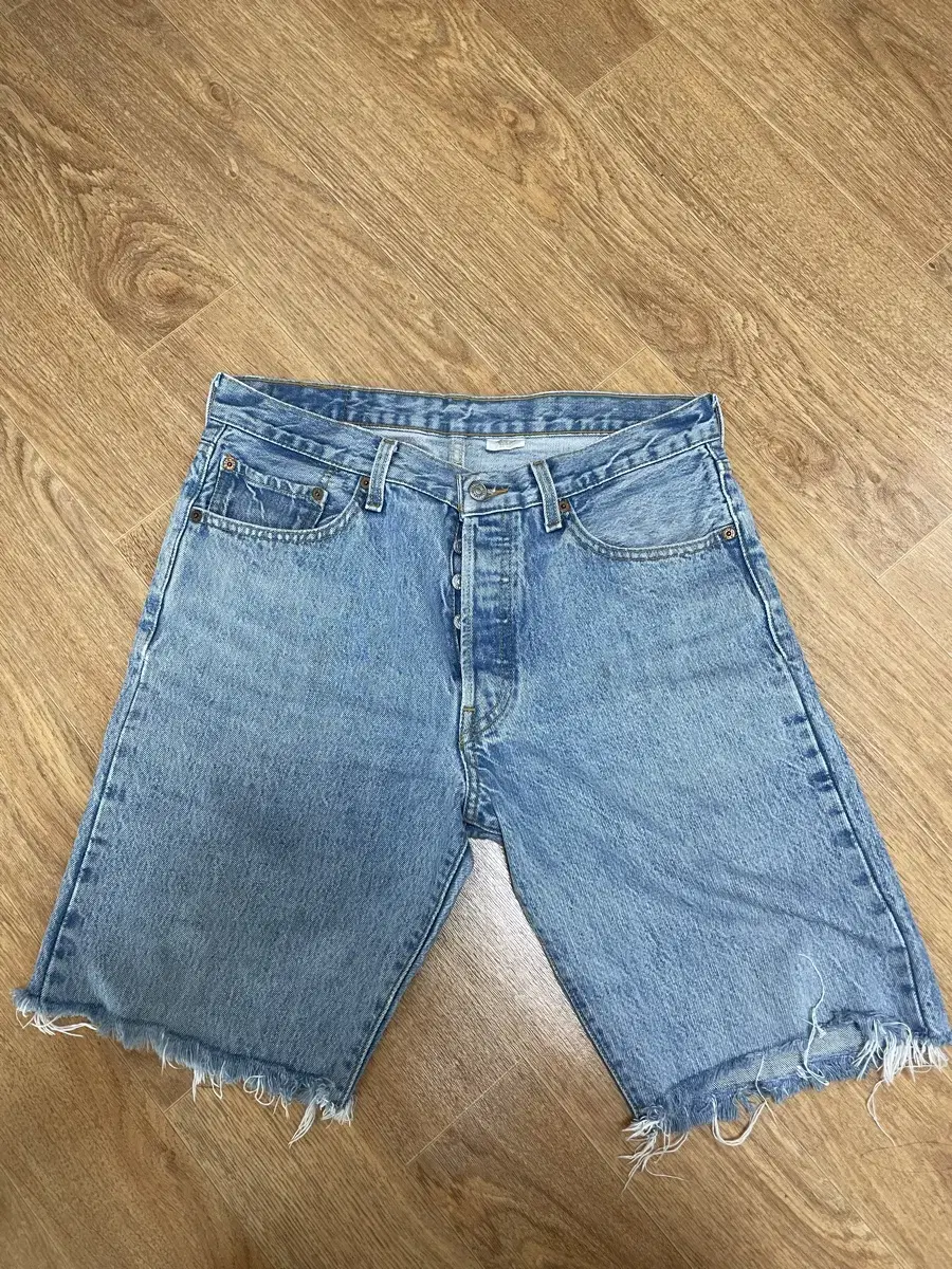 Levi's 501 Shorts (33)