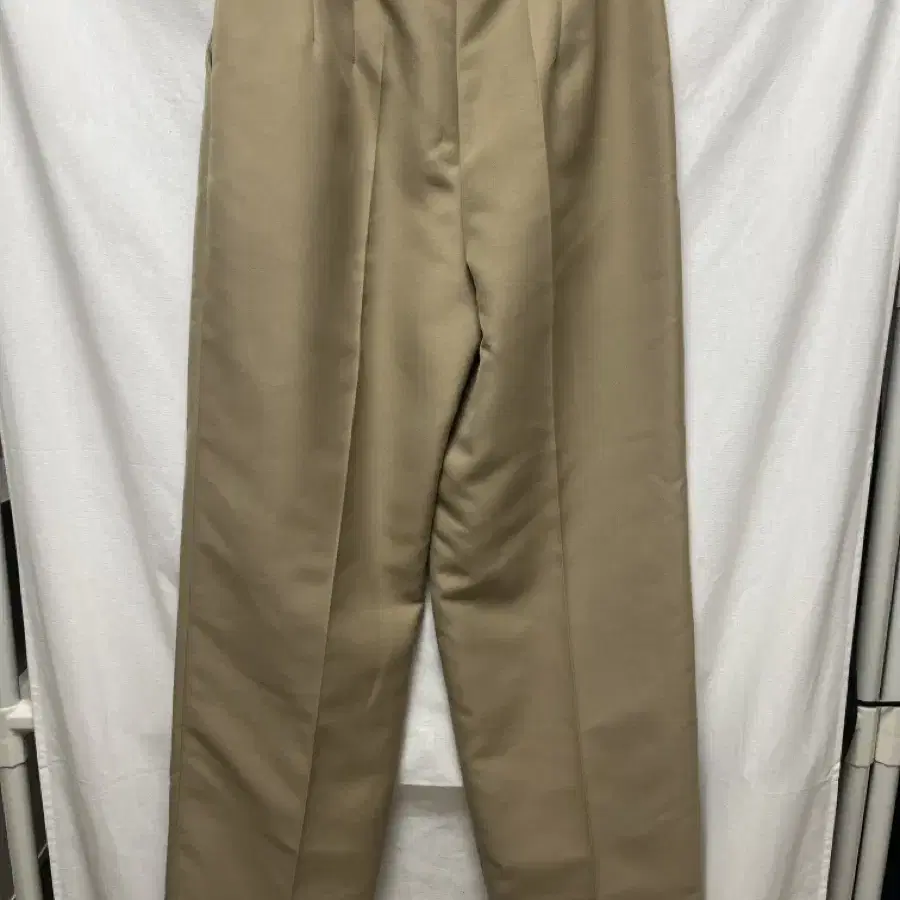 Urbanic Long Flare Slacks (Beige,S)