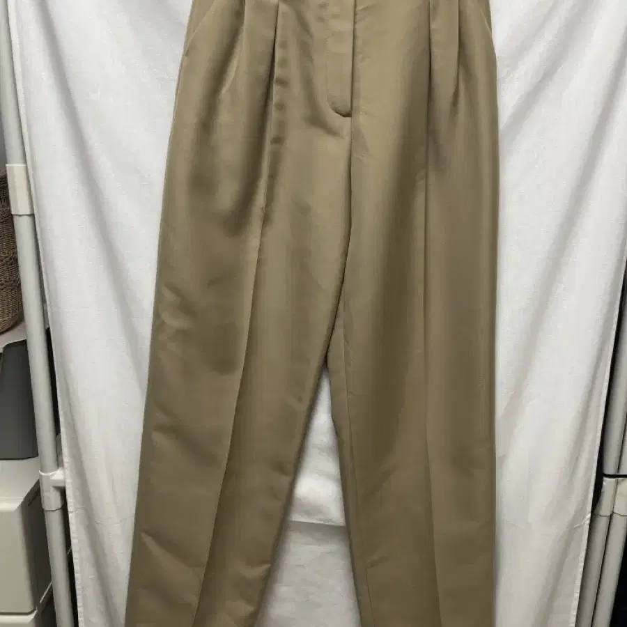 Urbanic Long Flare Slacks (Beige,S)