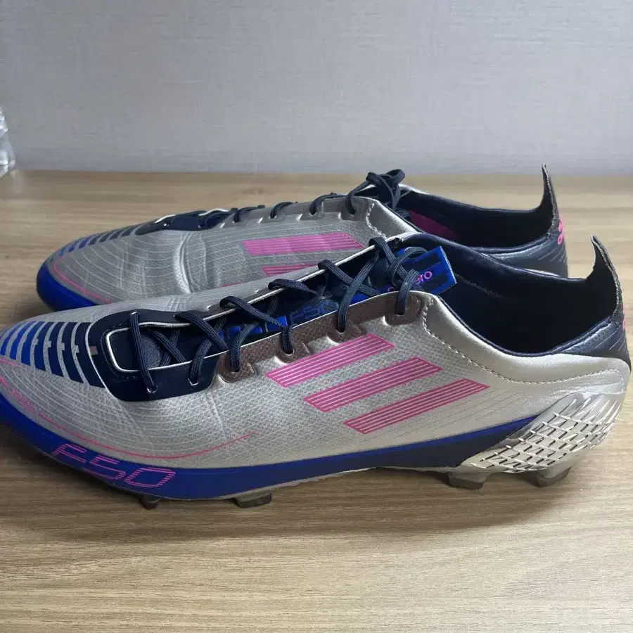 아디다스 f50 ghosted ucl