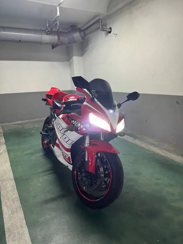 혼다 CBR 1000RR 07년식 팔아요