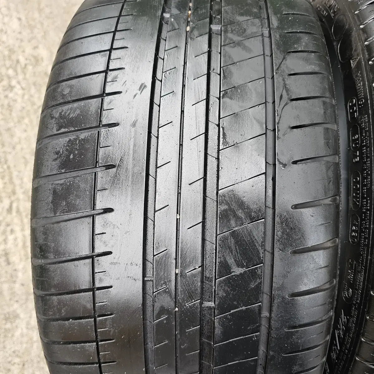 275/30R20  벤츠,  BMW  순정  런플랫타이어 2본