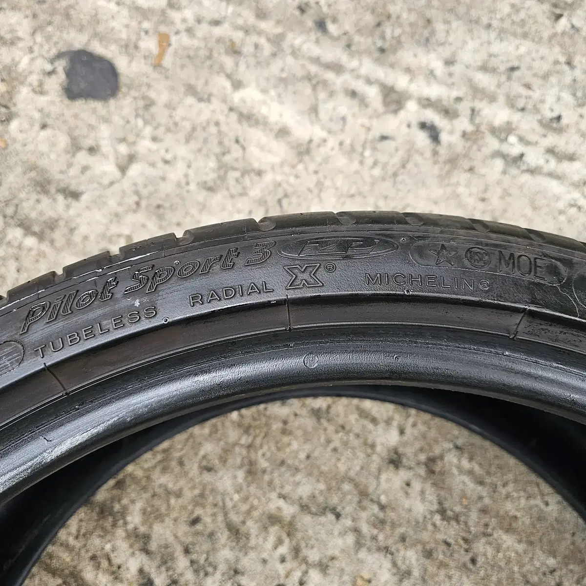 275/30R20  벤츠,  BMW  순정  런플랫타이어 2본