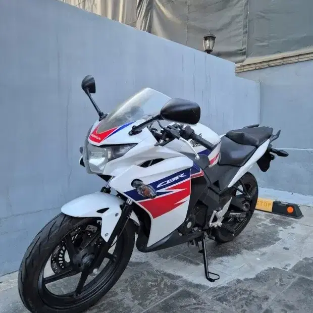 CBR125 매입 합니다 메뉴얼차량