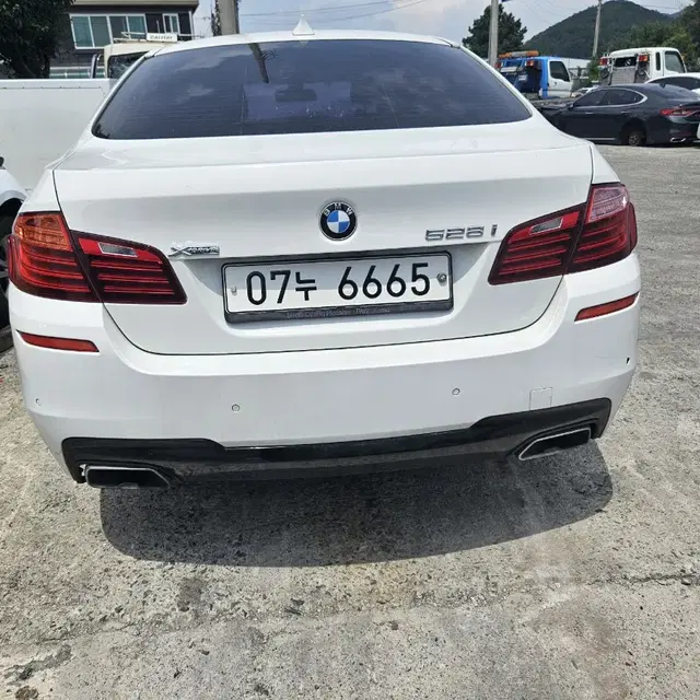 bmw f10 528i  차량부품 판매합니다