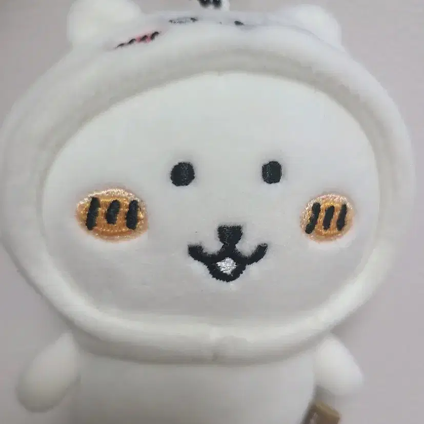 치이카와 탈을 쓴 농담곰 발그레곰