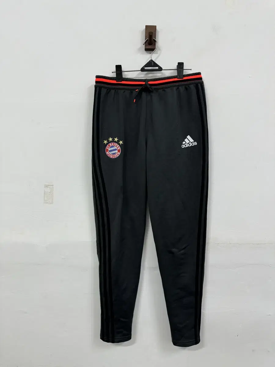 (33)Adidas Bayern Munich Pants