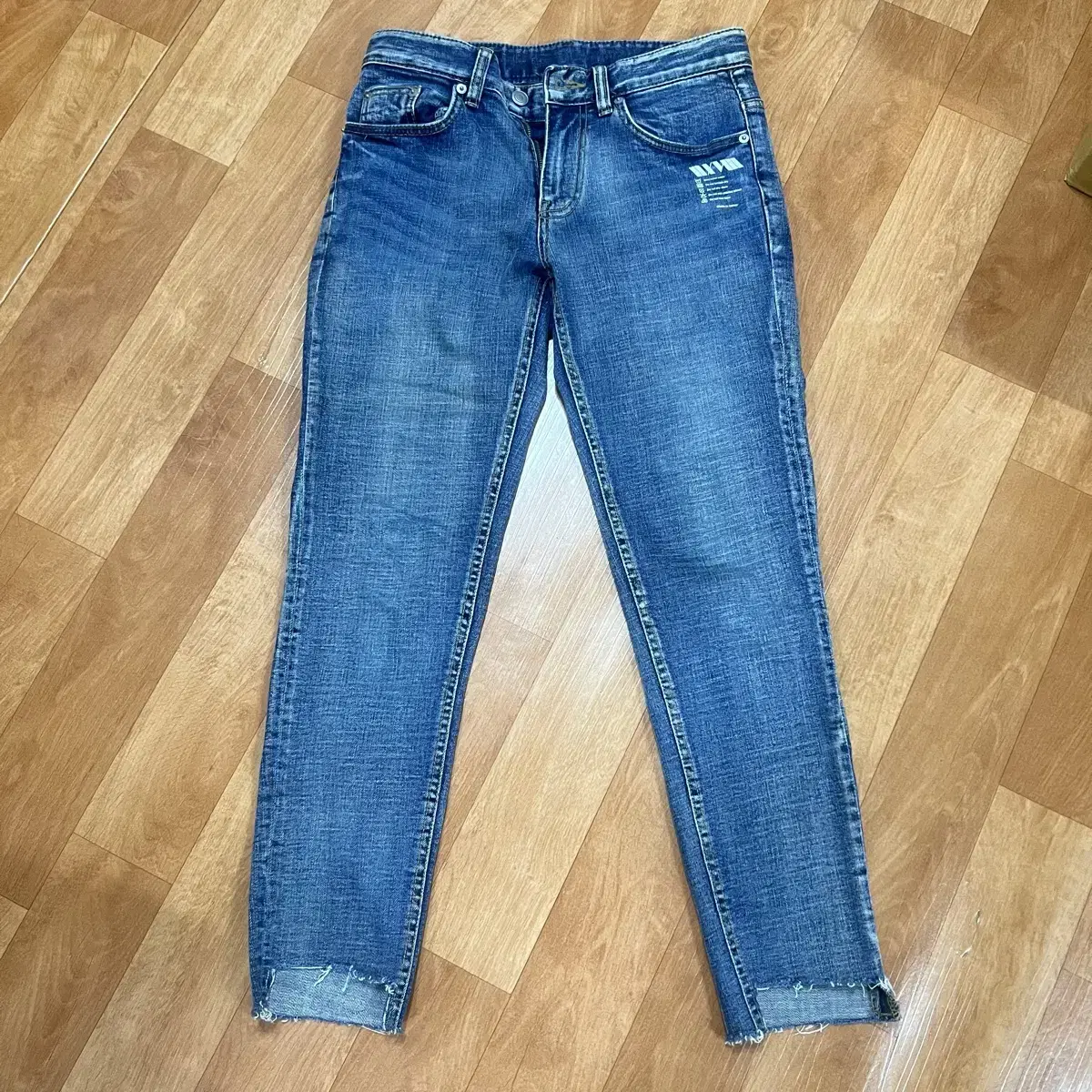 Isby jeans size 28