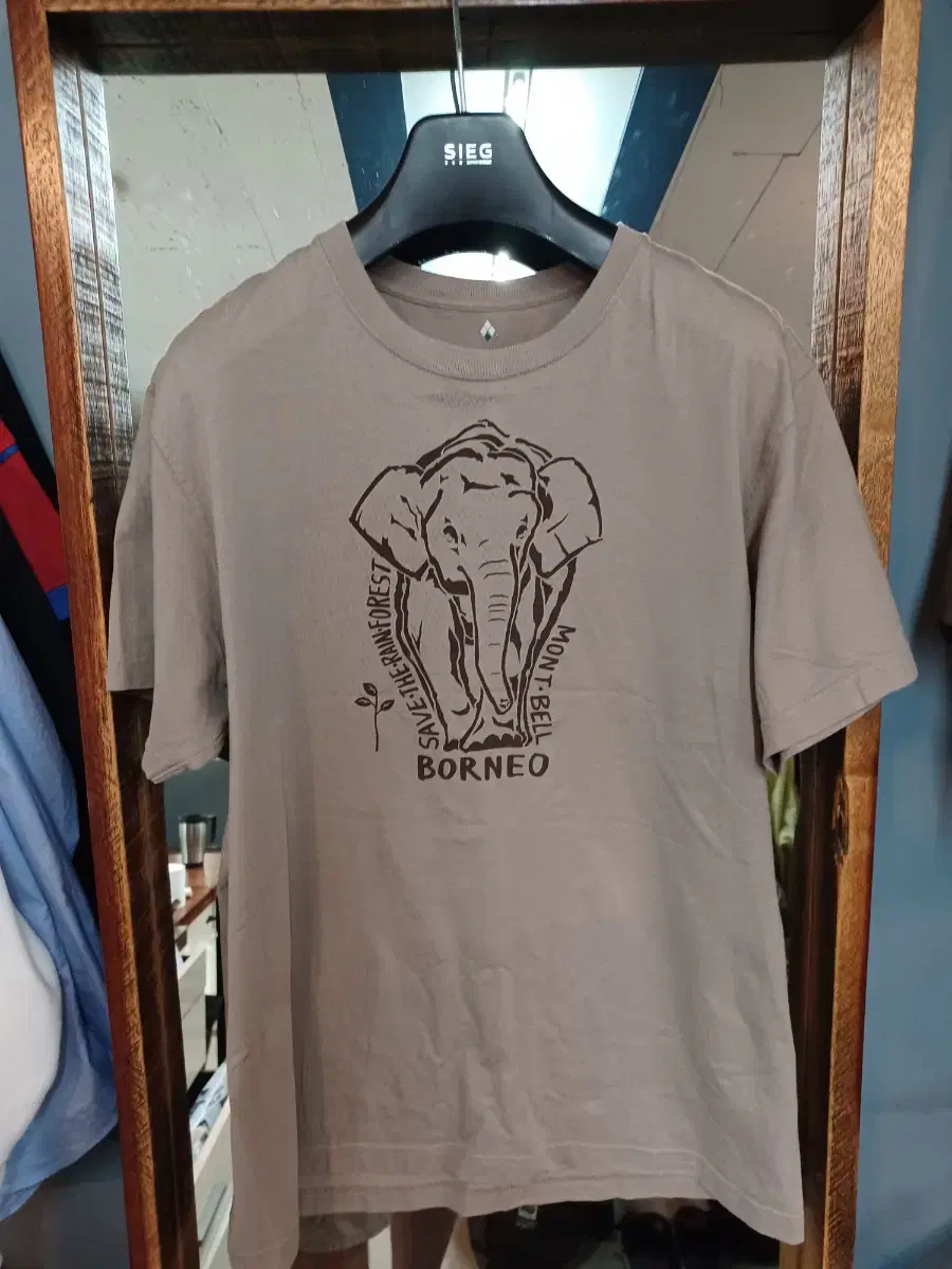 JapanVintage Borneo Elephant Printed Short Sleeve L