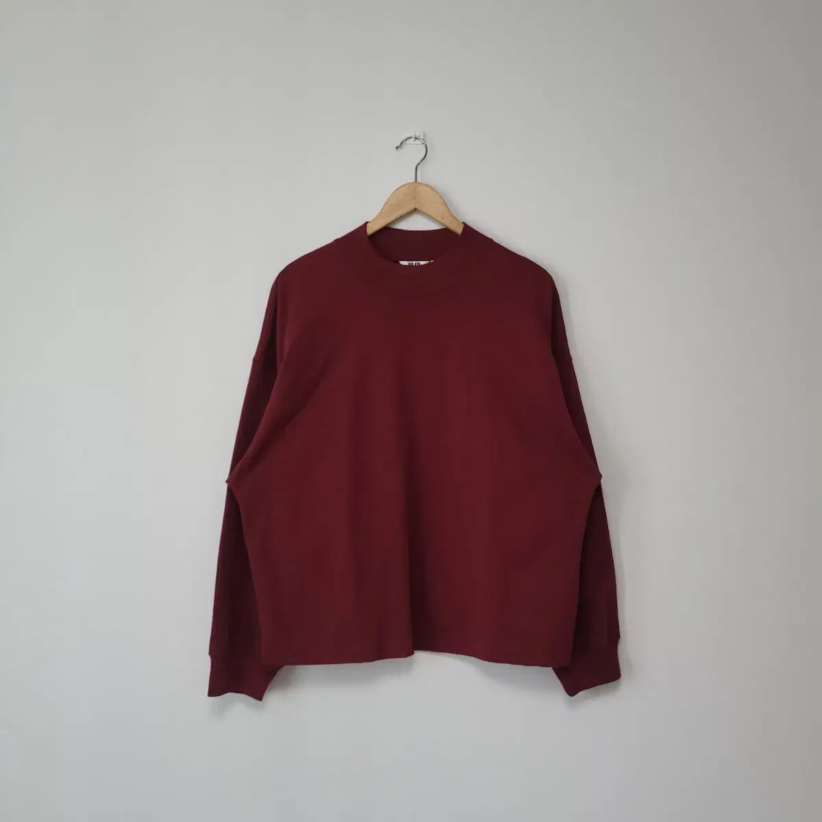 (105) UNIQLO Uniqlo U Long Sleeve T-Shirt