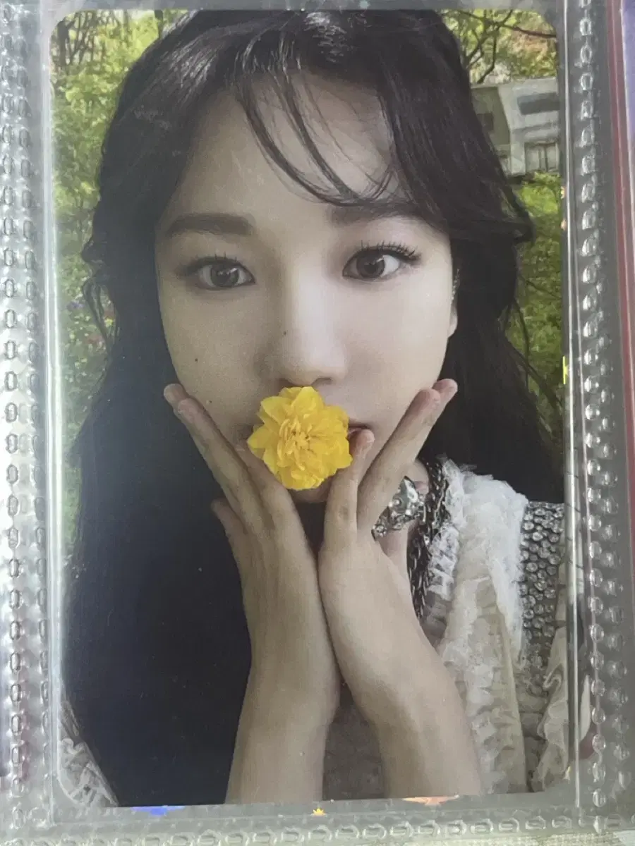 Yuri Jo Lovershit Photocard