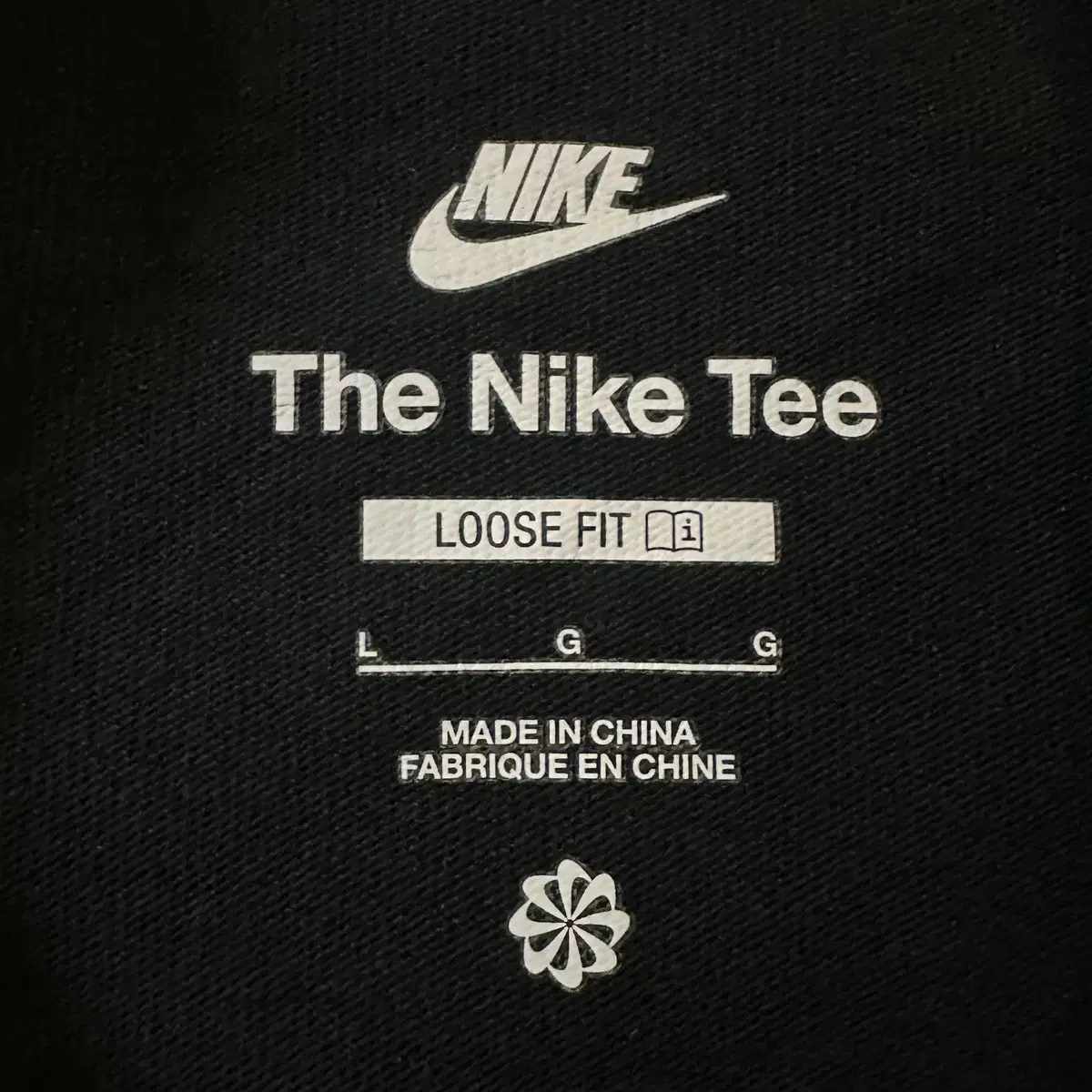 [L] 나이키 NIKE 루즈핏 프리미엄 에센셜 반팔 티셔츠 블랙