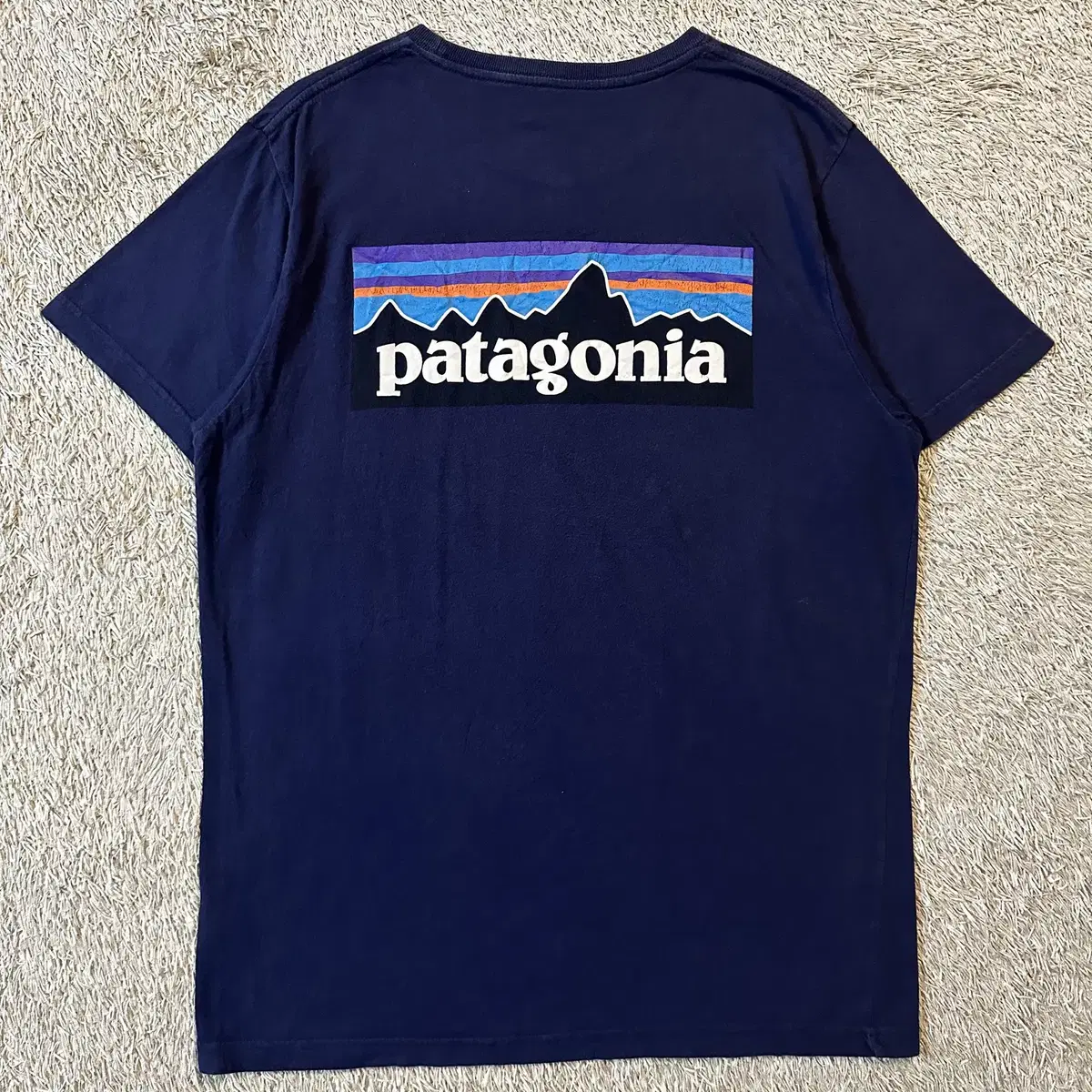 [M] 파타고니아 PATAGONIA 백프린팅 반팔 티셔츠 네이비