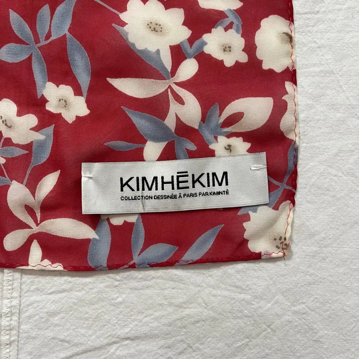 플라워 패턴의 파리 컬렉션 브랜드 김해김(KIMHEKIM) 스카프, 머플