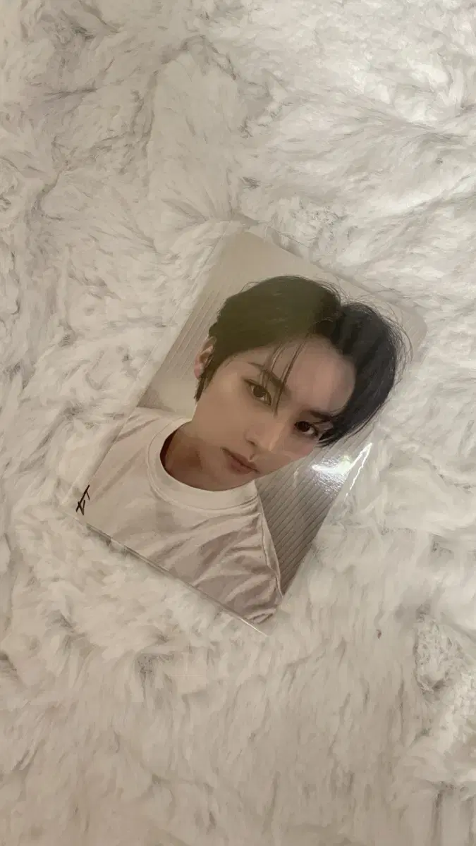 [Taken from] ATE lee know tower record unreleased photocard Straykids