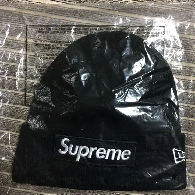 Supreme New Era box logo beanie.Blk.새제품.