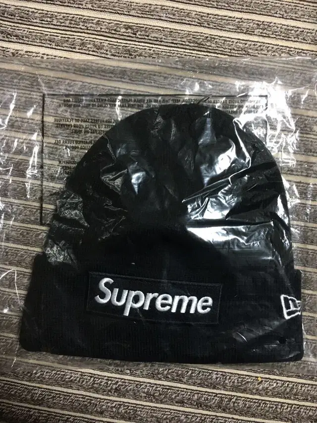 Supreme New Era box logo beanie.Blk.새제품.