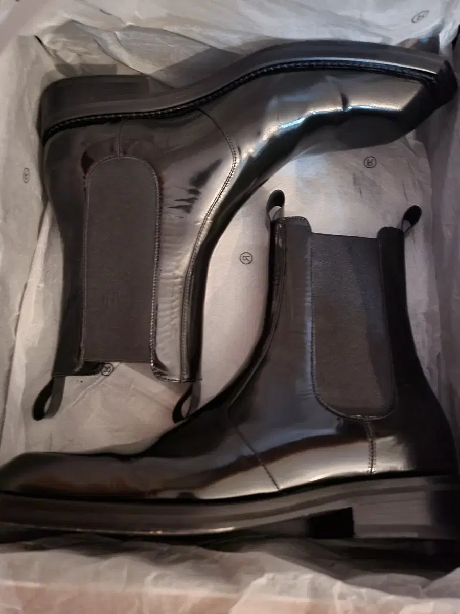 Martine Rose Chisel Toe Chelsea Boots