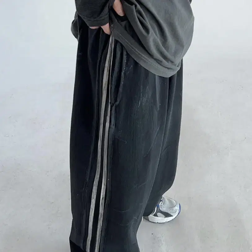 (새상품) Coln 54 dirty track pants