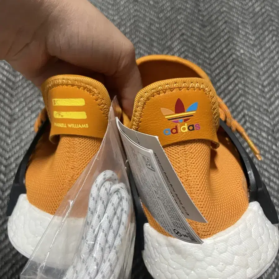 아디다스 x 퍼렐 윌리엄스 Hu NMD 휴먼 탠저린