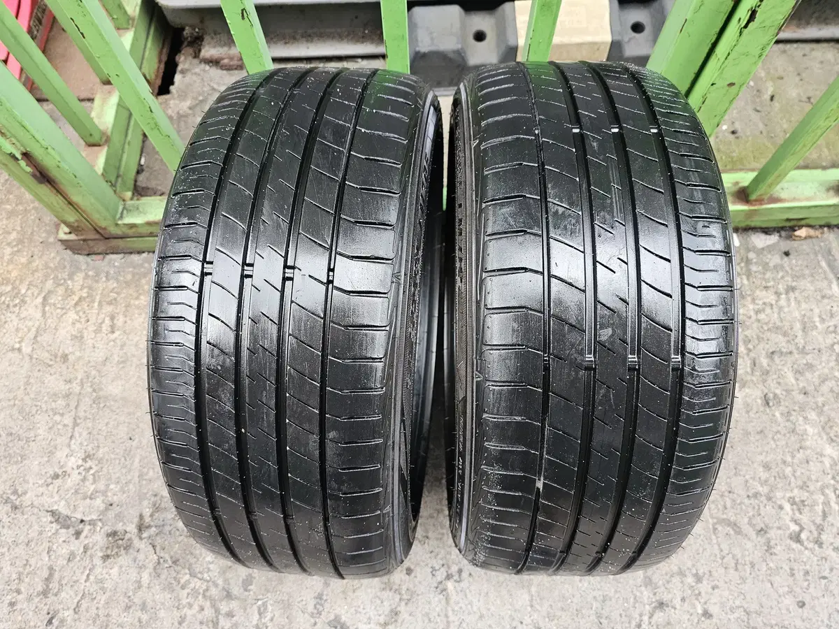 225/45R17  던롭타이어  2본 판매