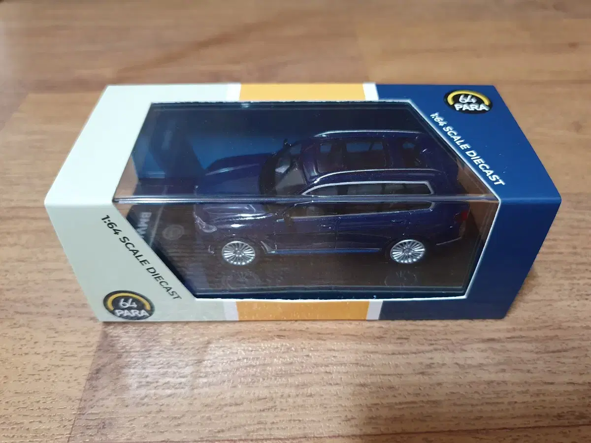 1:64 BMW X7 Die-Cast Mini Car