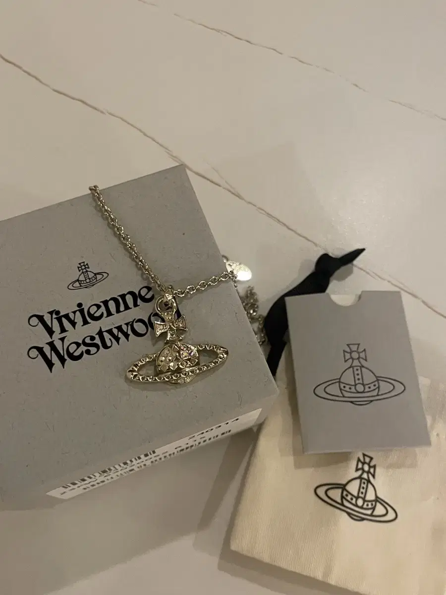 Vivienne Westwood Mayfair Bath Relief Necklace in Gold