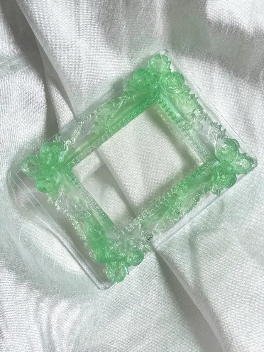 032 Framed Green Resin Topkoo