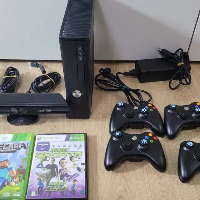 상태좋은 xbox360s 2인셋 판매합니다.