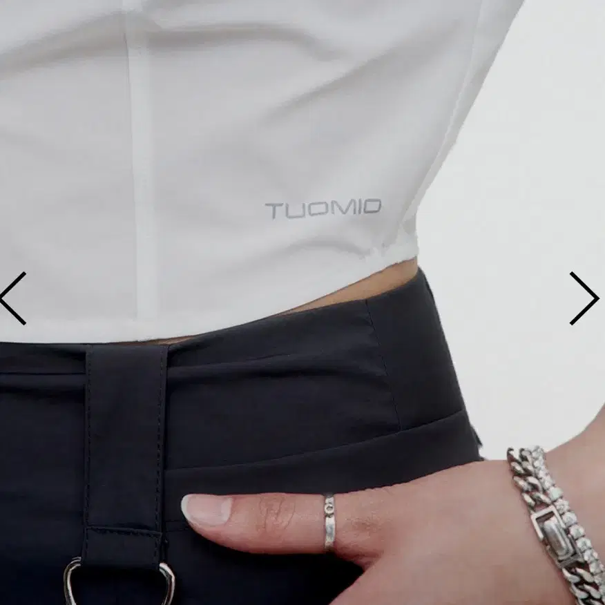 TUOMIO 뚜오미오 HALF SHIRTS W/ TIE [WHITE]